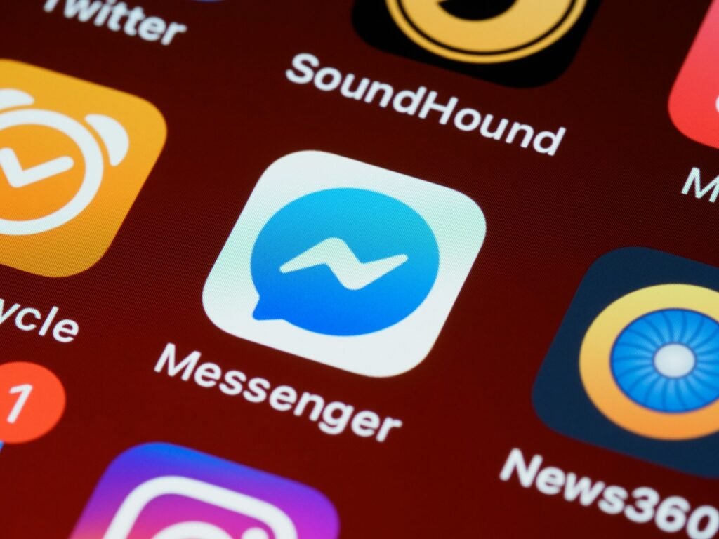 facebook messenger app icon on iphone